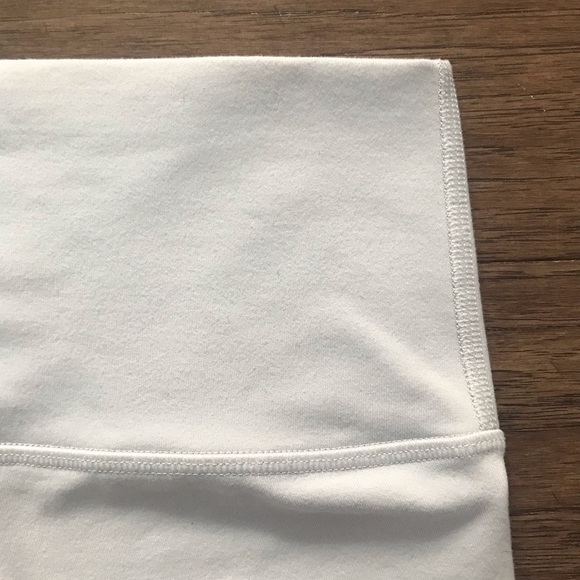 TNA Light Grey 7” Biker Shorts Size Small - Picture 7 of 7